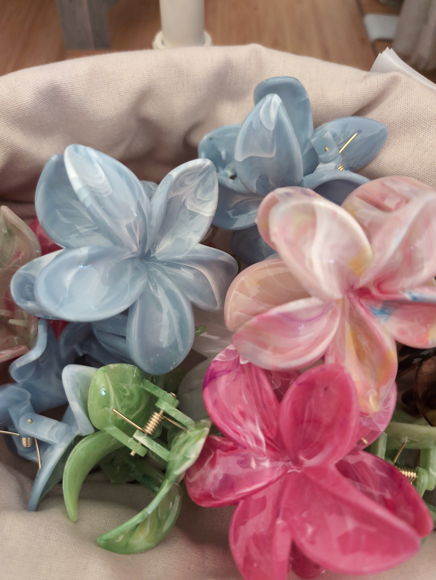 Orchid claw clip