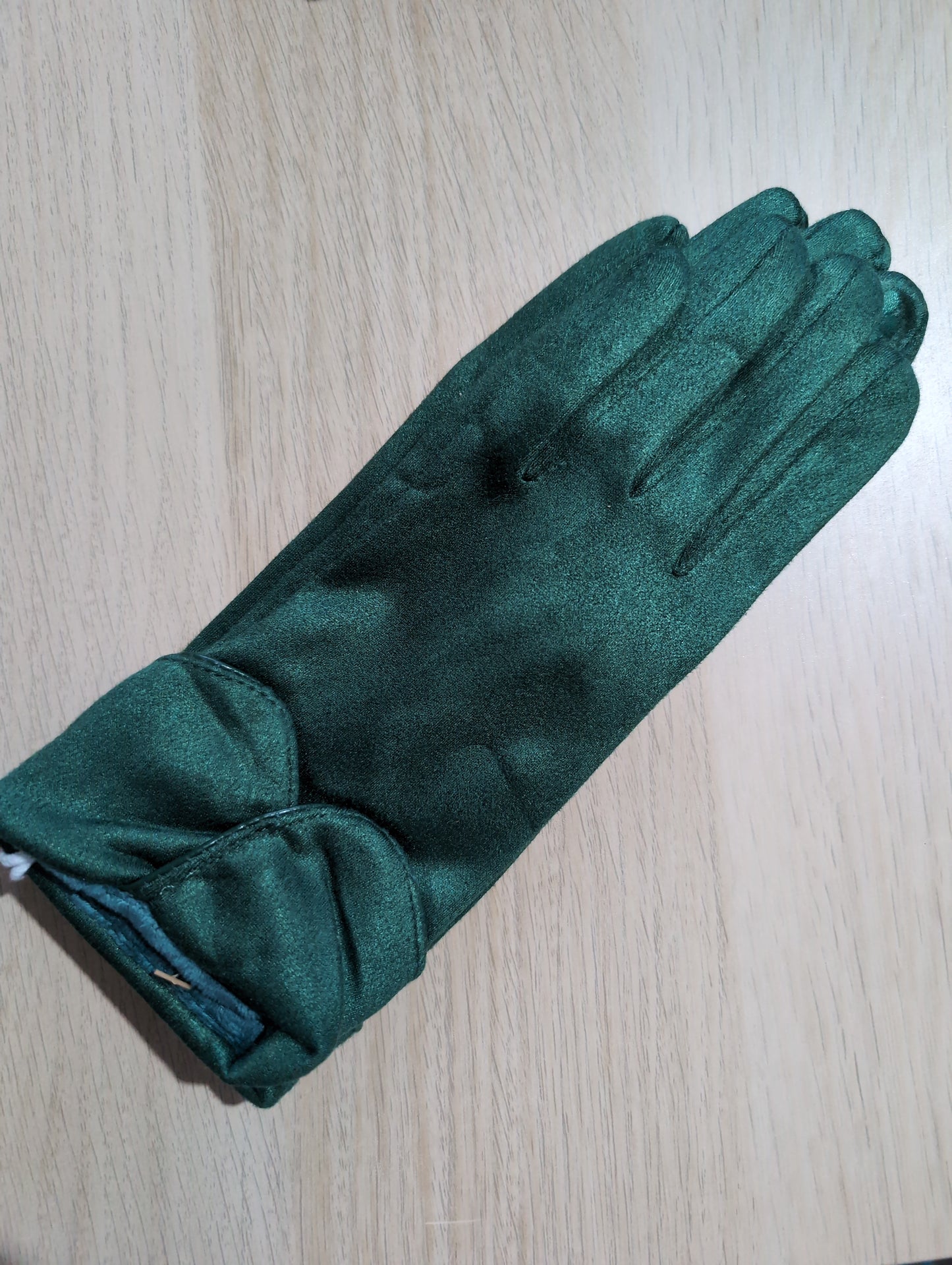 Green Scallop Edge Gloves