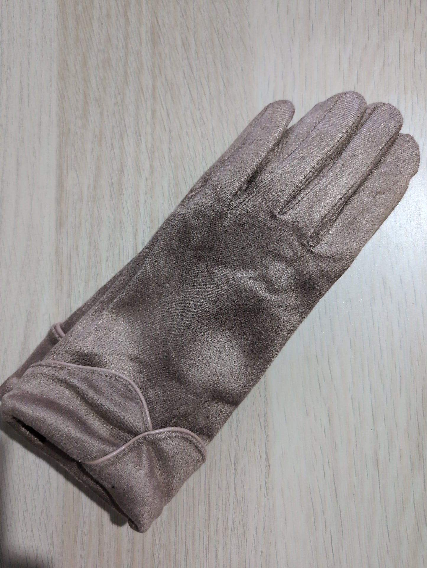 Camel Scallop Edge Gloves