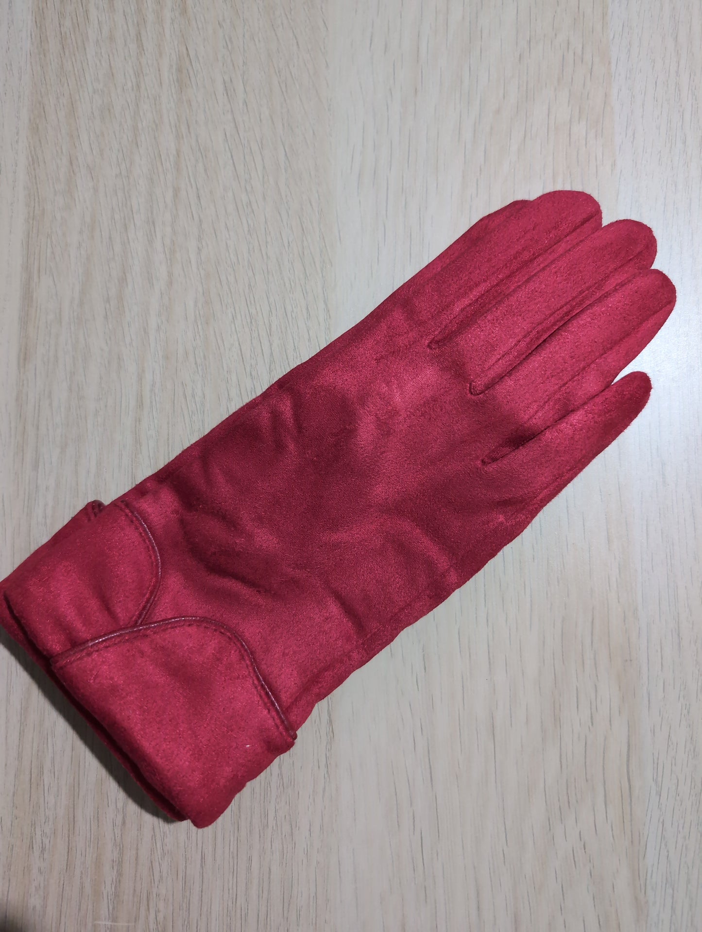 Red Scallop Edge Gloves